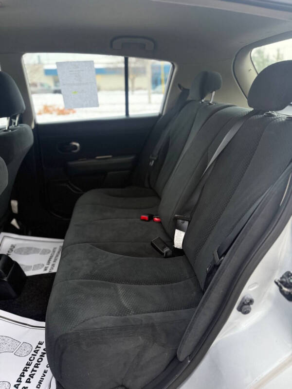 2010 Nissan Versa 1.8 S