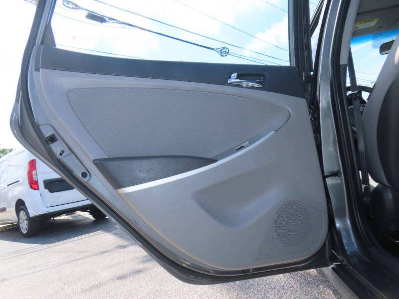 2013 Hyundai Accent GLS