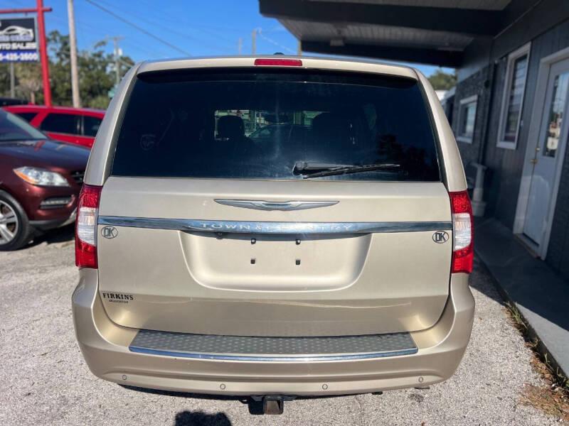 2015 Chrysler Town and Country Touring-L