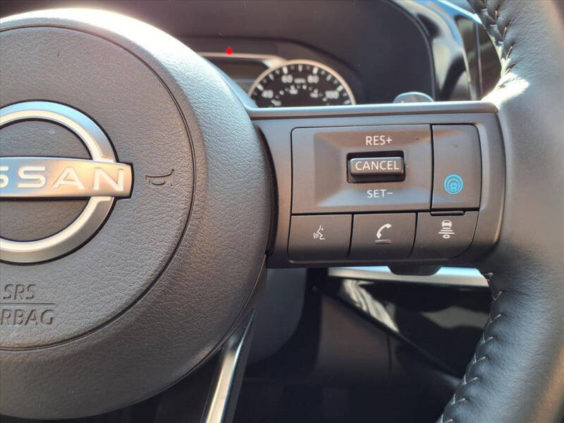 2024 Nissan Pathfinder SV