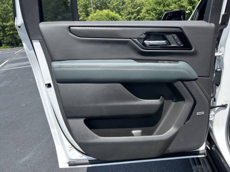 2025 GMC Yukon XL AT4