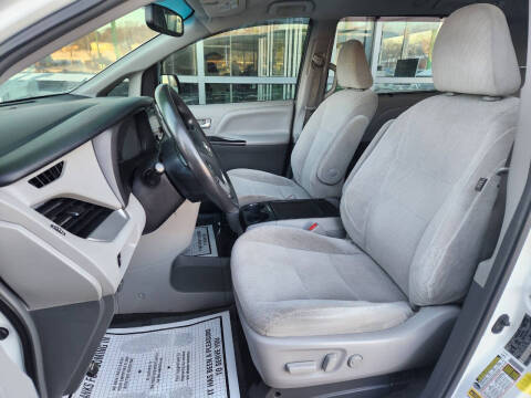 2017 Toyota Sienna LE 7-Passenger
