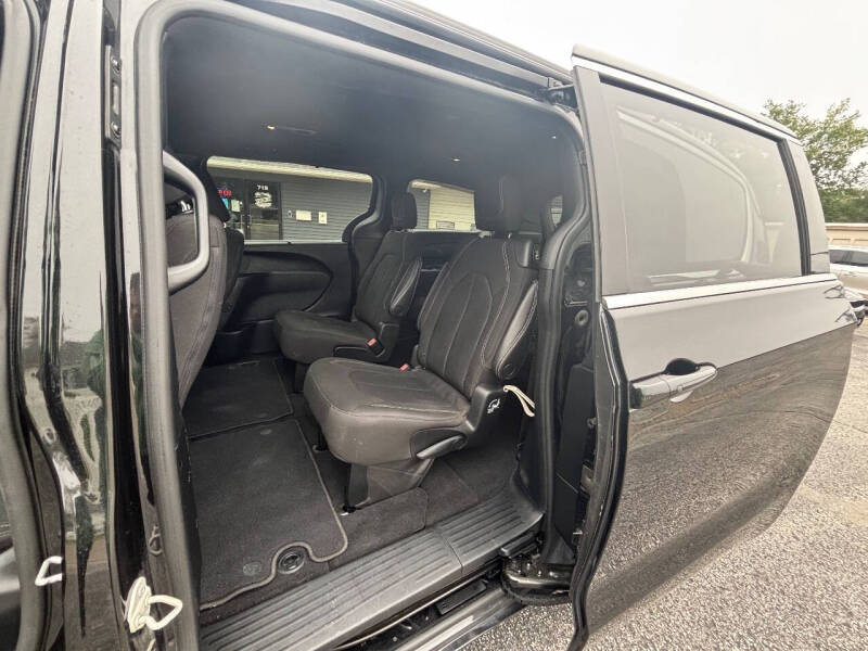 2022 Chrysler Pacifica Touring
