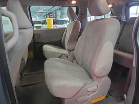 2012 Toyota Sienna Base 7-Passenger
