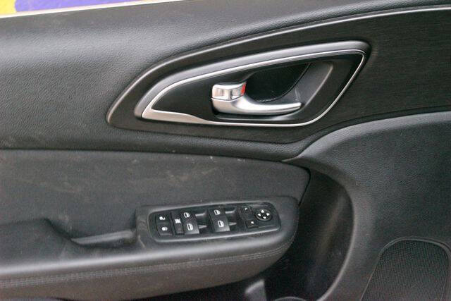 2016 Chrysler 200 LX