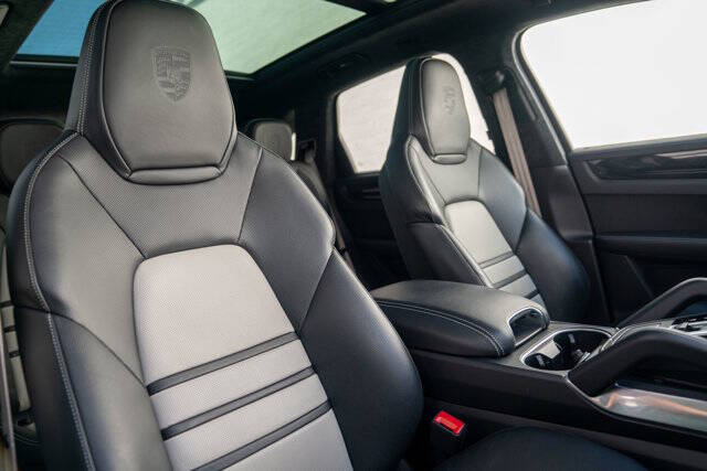 2022 Porsche Cayenne 44