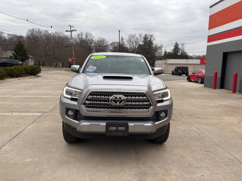 2016 Toyota Tacoma TRD Sport's photo