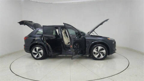 2025 Audi Q6 e-tron quattro Premium Plus