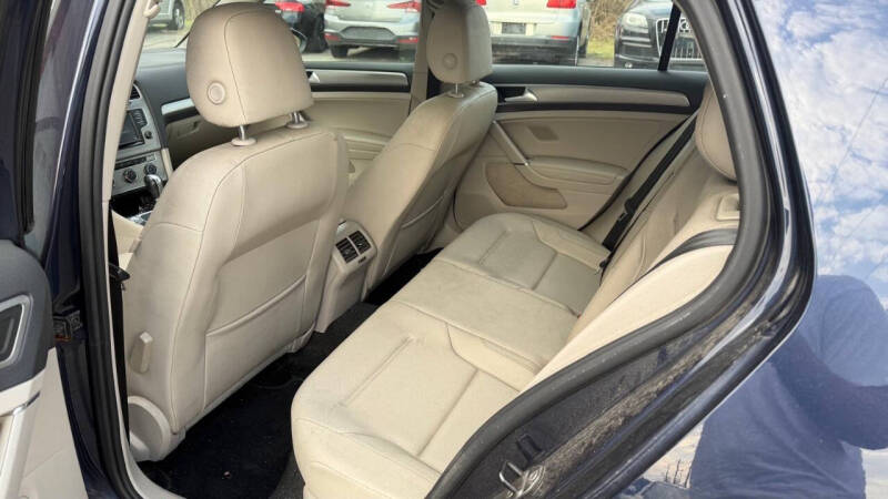 2017 Volkswagen Golf TSI SE