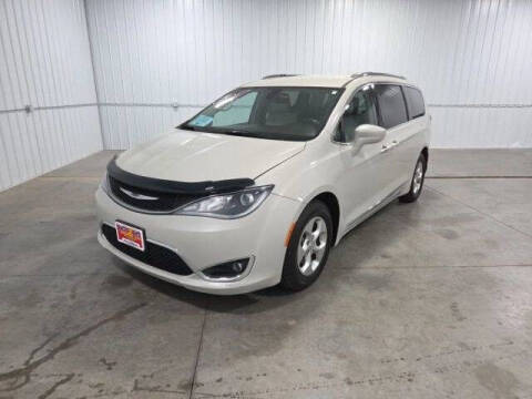 2017 Chrysler Pacifica Touring-L Plus