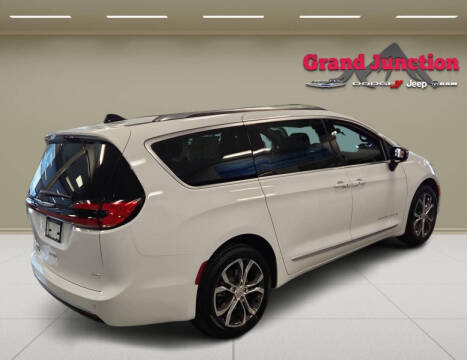 2026 Chrysler Pacifica Pinnacle