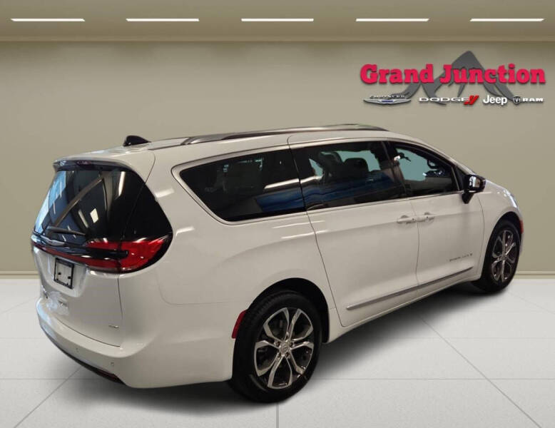 2026 Chrysler Pacifica Pinnacle