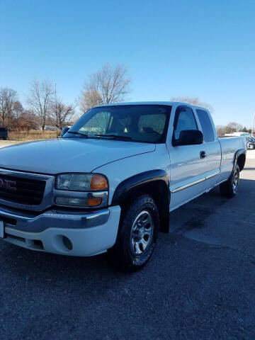 2005 GMC Sierra 1500 for sale at WESTSIDE GARAGE LLC in Keokuk IA