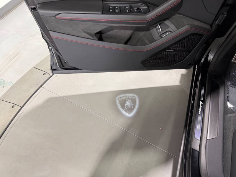 2025 Lamborghini Urus SE