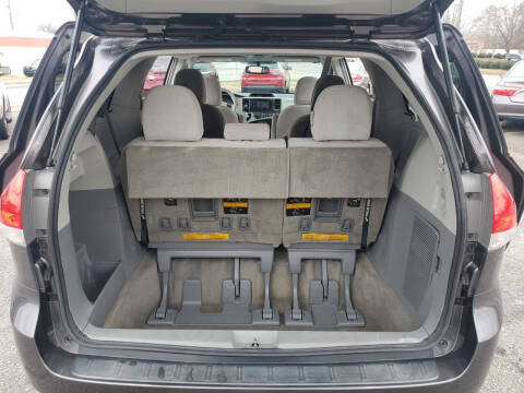 2013 Toyota Sienna LE 7-Passenger