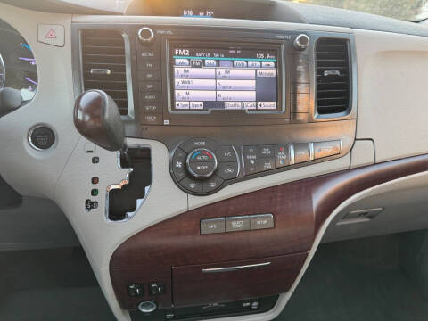 2013 Toyota Sienna XLE 7-Passenger Auto Access Seat