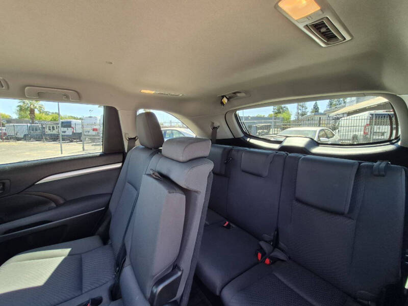 2017 Toyota Highlander LE