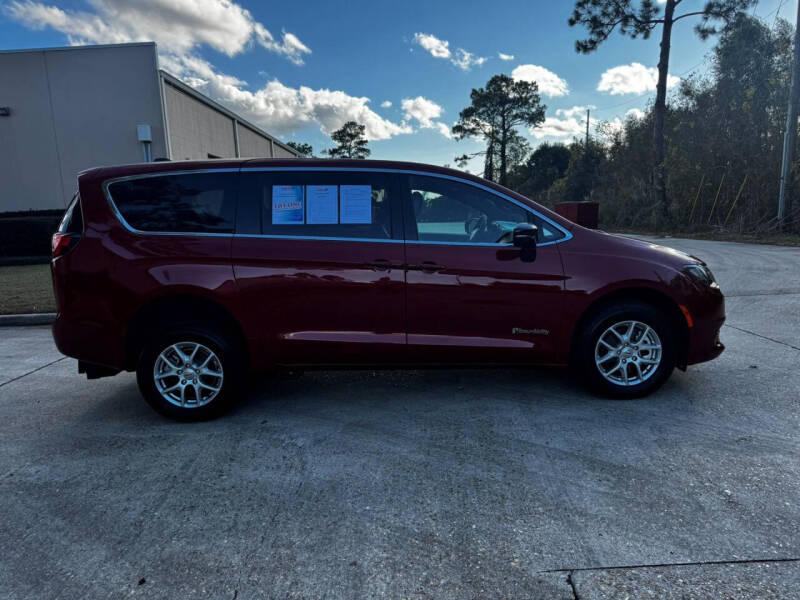 2025 Chrysler Voyager LX