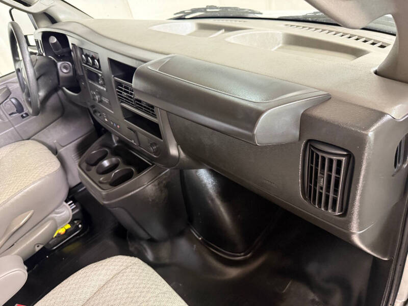 2024 GMC Savana 2500