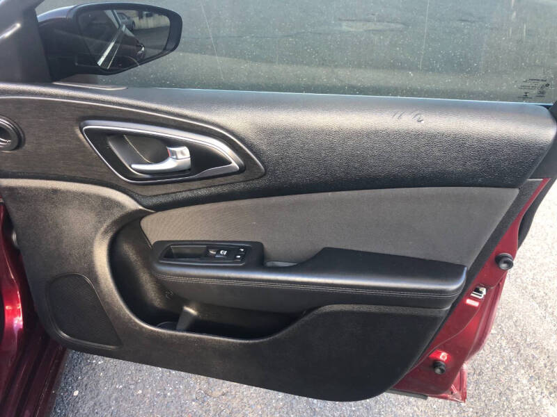 2016 Chrysler 200 Limited