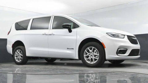 2024 Chrysler Pacifica Touring