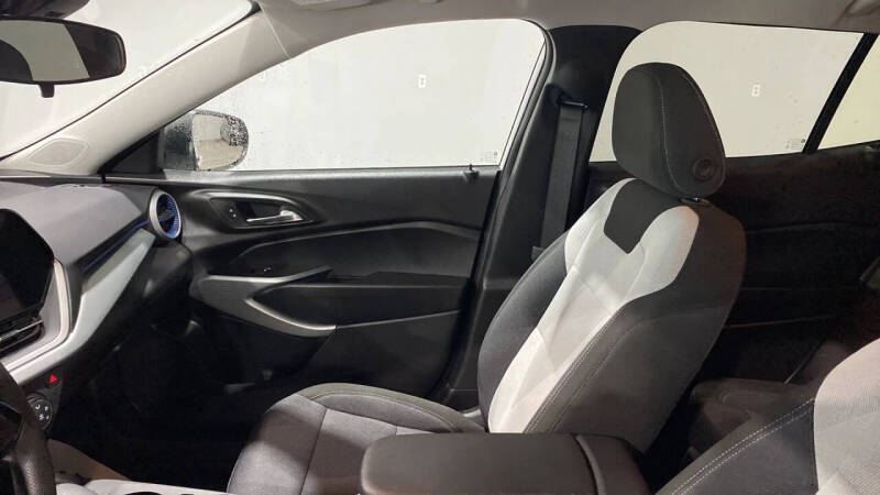 2025 Chevrolet Trax LS