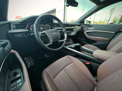 2023 Audi e-tron quattro Premium Plus