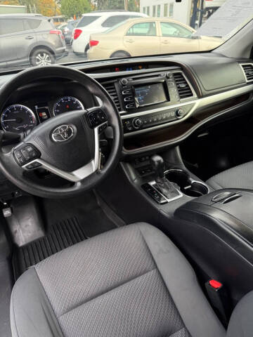 2018 Toyota Highlander LE