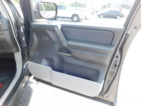 2004 Nissan Armada SE