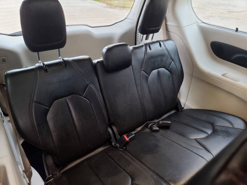 2017 Chrysler Pacifica Touring-L Plus