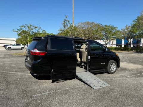 2016 Toyota Sienna LE Mobility 7-Passenger