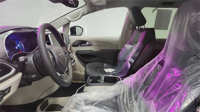 2024 Chrysler Pacifica Plug-In Hybrid Select