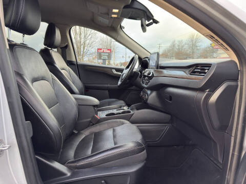 2020 Ford Escape Titanium