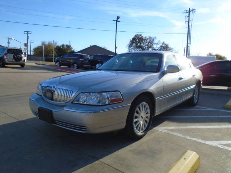 2004 Lincoln Town Car Signature
