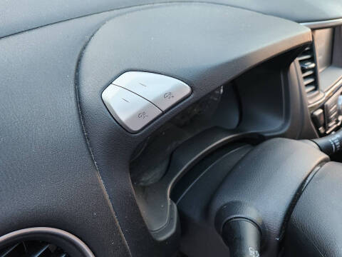 2017 Nissan Pathfinder SV