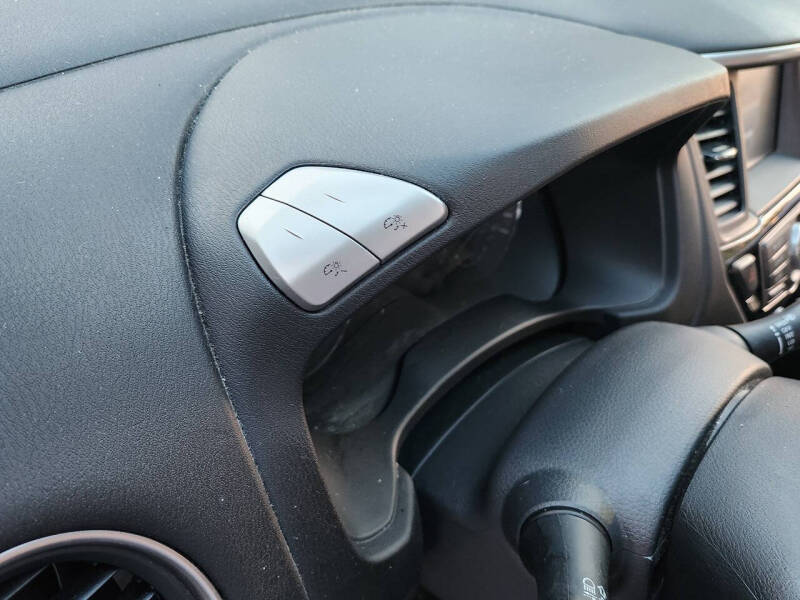 2017 Nissan Pathfinder SV