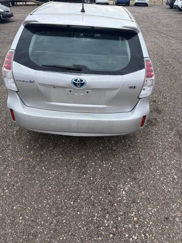 2017 Toyota Prius v Three