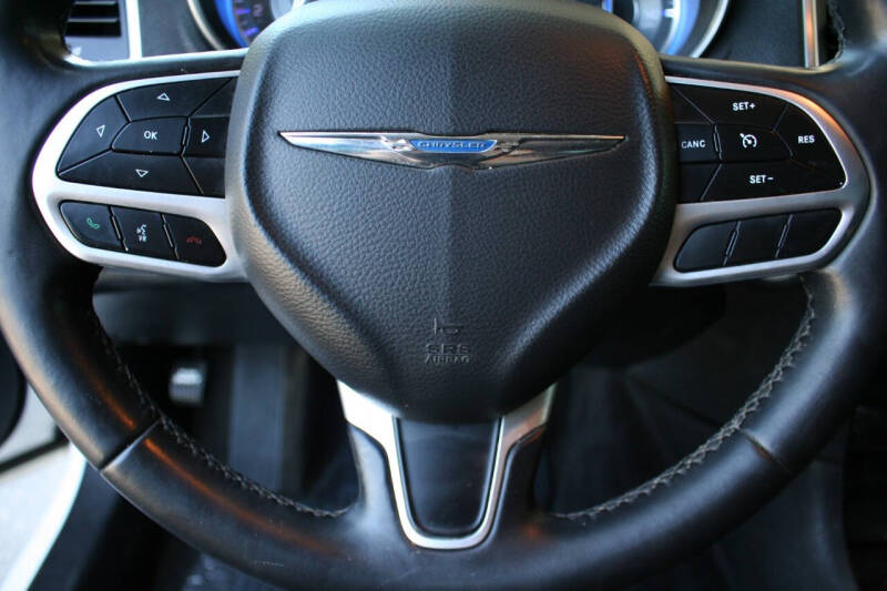 2017 Chrysler 300 Limited