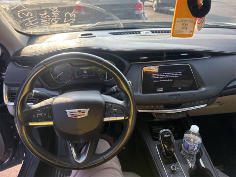 2021 Cadillac XT4 Premium Luxury
