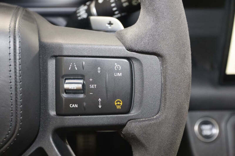 2023 Land Rover Defender 110 V8