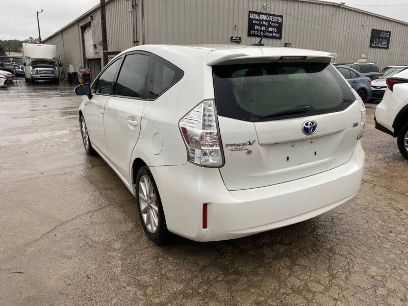 2013 Toyota Prius v Five