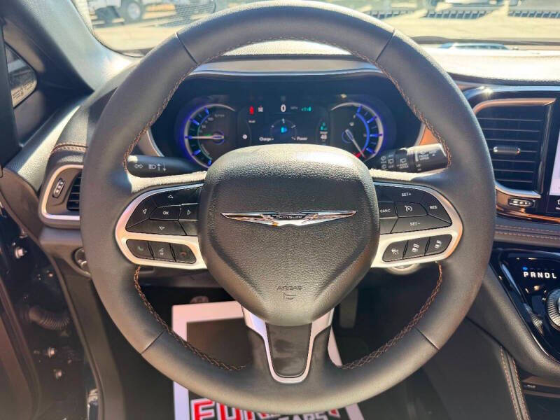 2025 Chrysler Pacifica Plug-In Hybrid Pinnacle