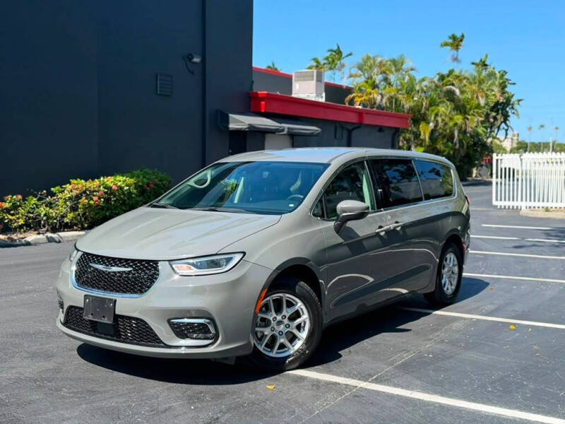 2023 Chrysler Pacifica Touring L
