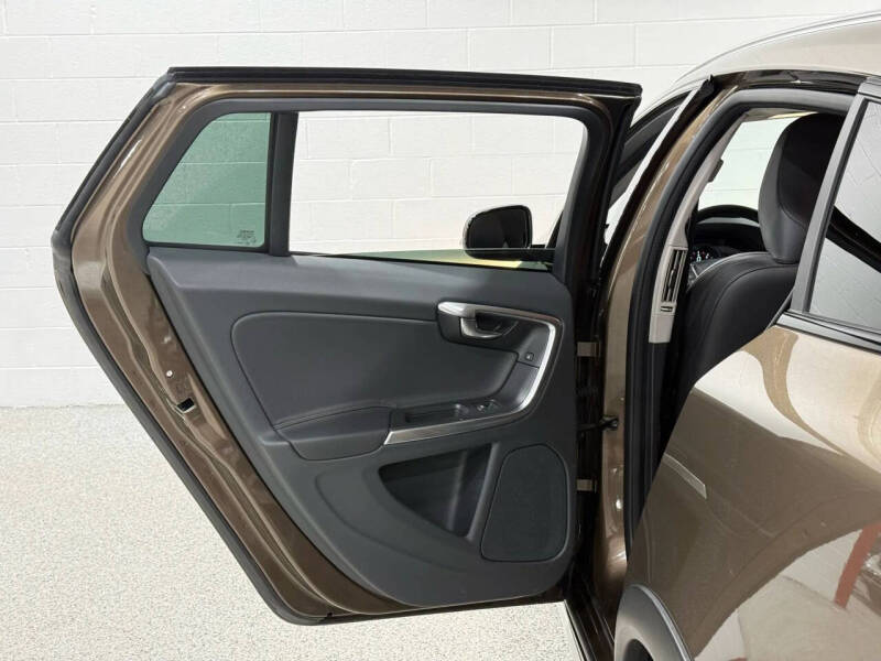 2016 Volvo V60 Cross Country T5