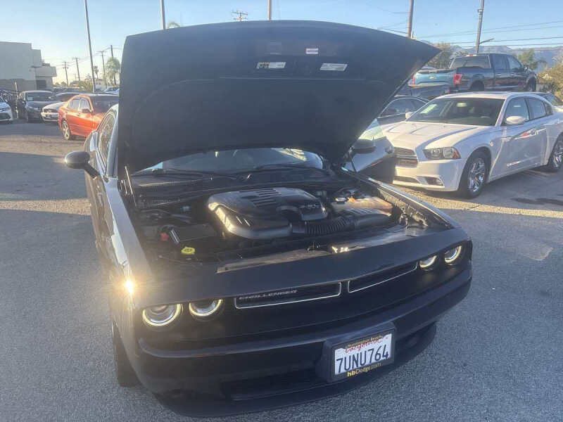 2016 Dodge Challenger SXT Plus
