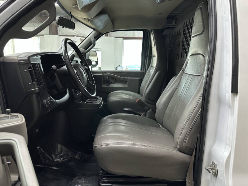 2023 GMC Savana 2500