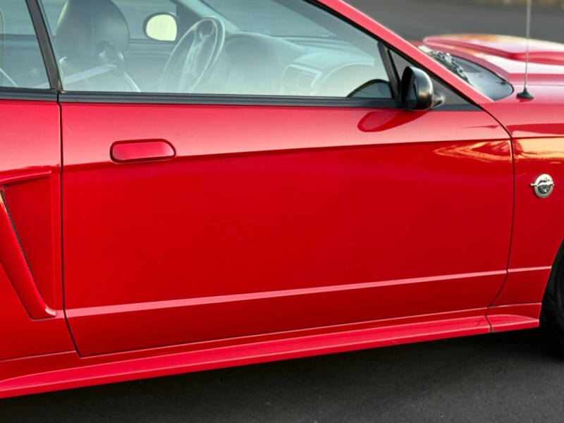 2004 Ford Mustang Deluxe