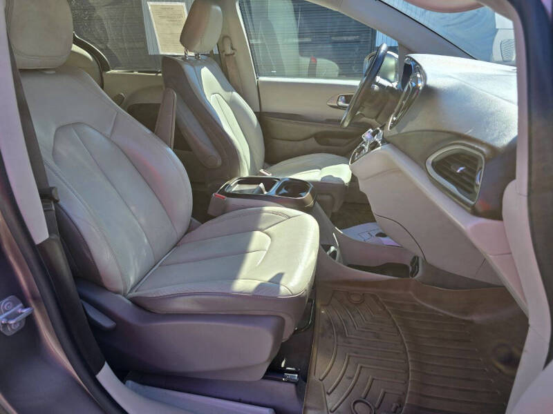 2017 Chrysler Pacifica Touring-L