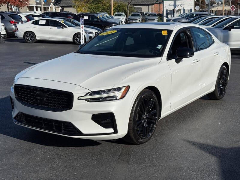 2024 Volvo S60 B5 Plus Black Edition