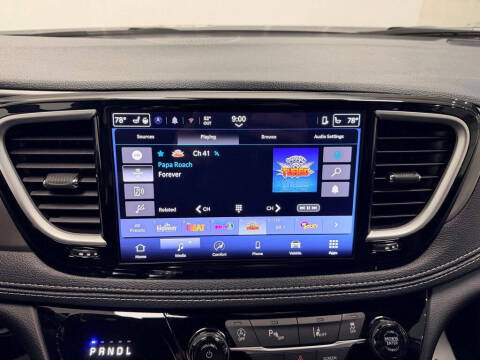 2027 Chrysler Pacifica Select
